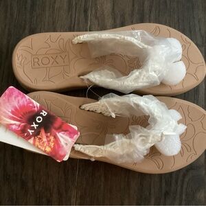 NWT:Roxy Tan beach sandals with Cream Details
